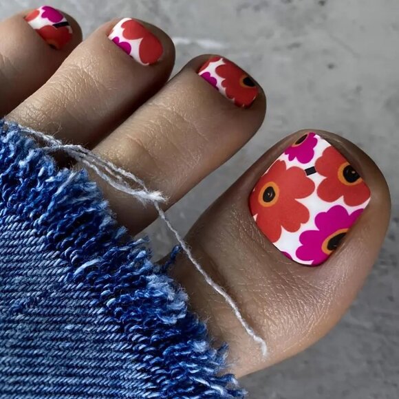 Nails Press On Toenails 24 FlowerPurple White Red Short Style Kit Fake Glam - Picture 1 of 5